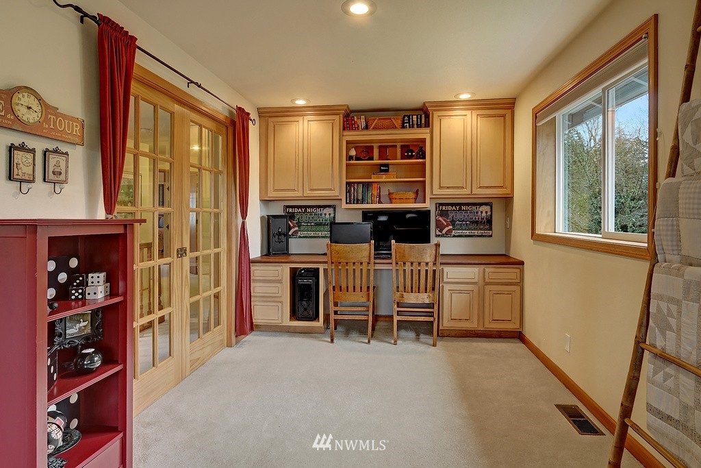 24609 Southeast 45th Way Issaquah, WA 98029 - Photo 16 of 25