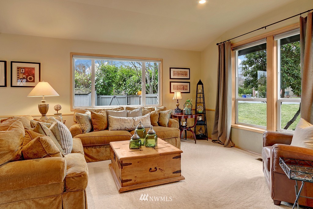 24609 Southeast 45th Way Issaquah, WA 98029 - Photo 3 of 25
