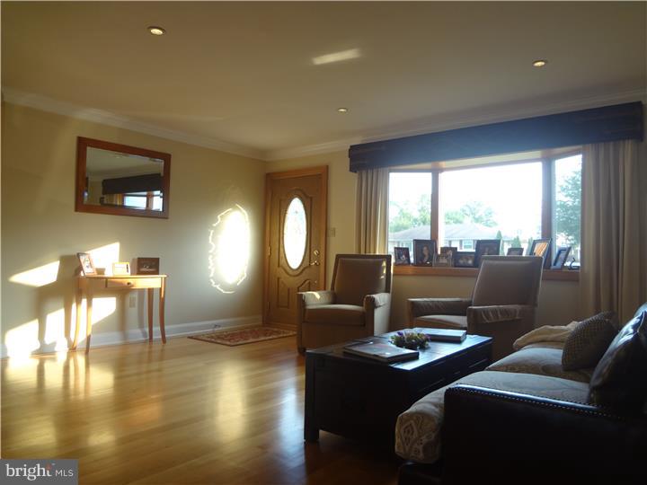 51 Endicott Road Hamilton, NJ 08690 - Photo 2 of 20 Gallery Image 2