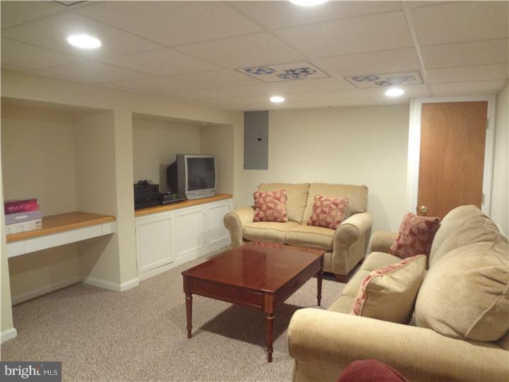51 Endicott Road Hamilton, NJ 08690 - Photo 14 of 20 Gallery Image 14
