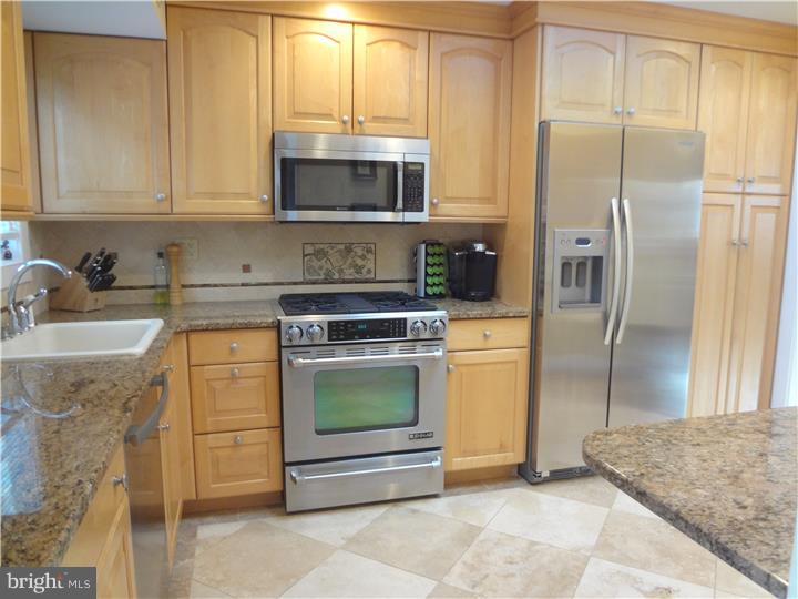 51 Endicott Road Hamilton, NJ 08690 - Photo 5 of 20 Gallery Image 5