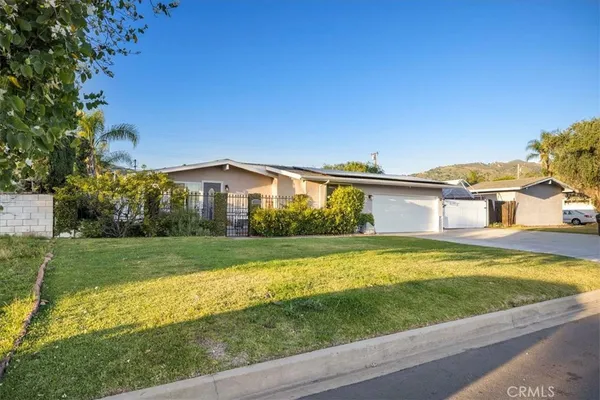 $968,000 | 933 East Woodland Lane, Glendora, CA 91741