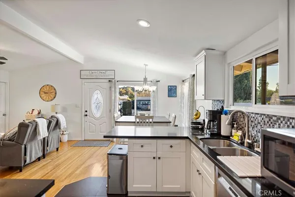 $968,000 | 933 East Woodland Lane, Glendora, CA 91741