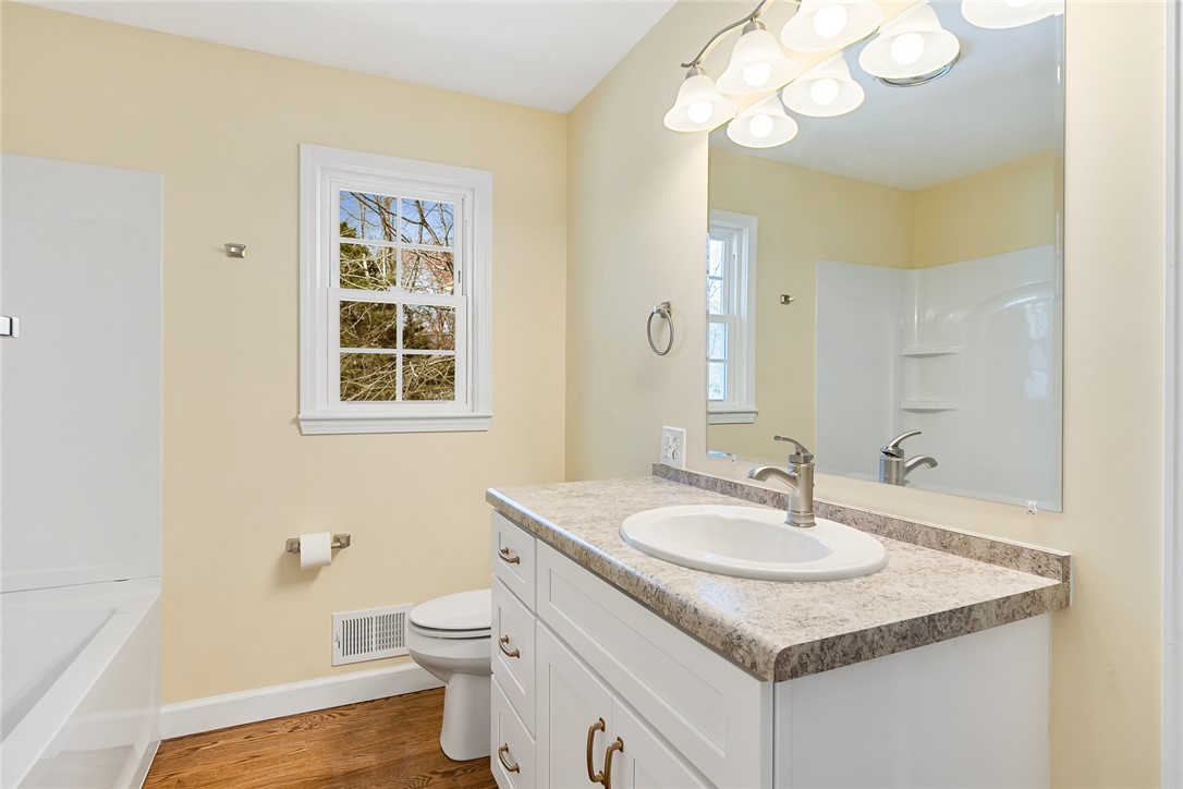 24 Joy Circle Walhalla, SC 29691 - Photo 18 of 26 Hall Bath