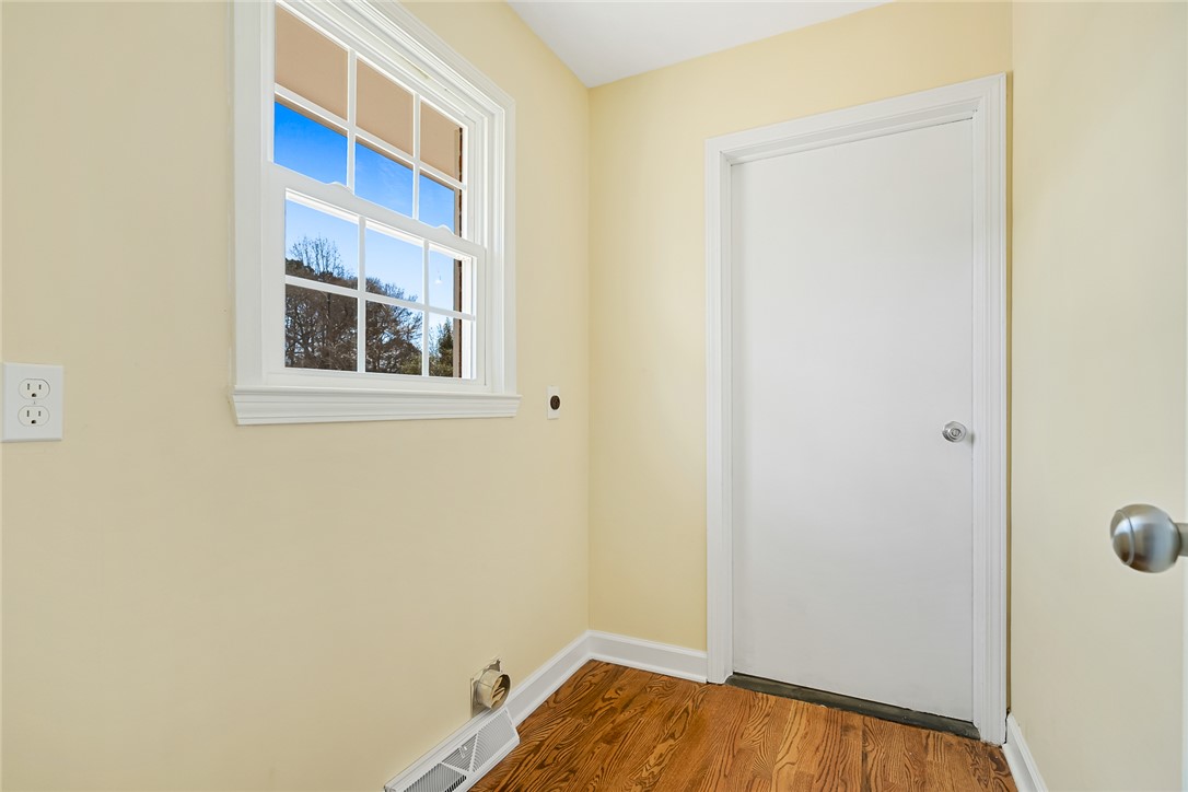 24 Joy Circle Walhalla, SC 29691 - Photo 21 of 26 Laundry