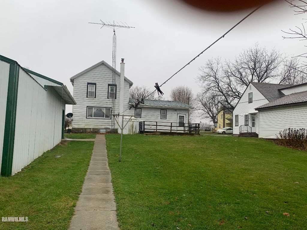 2708 West Florence Road Freeport, IL 61032 - Photo 2 of 16 a front view of a house with a yard