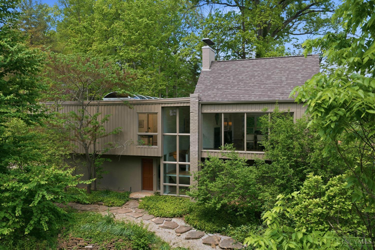 9546 Cunningham Road Cincinnati, OH 45243 - Photo 1 of 95