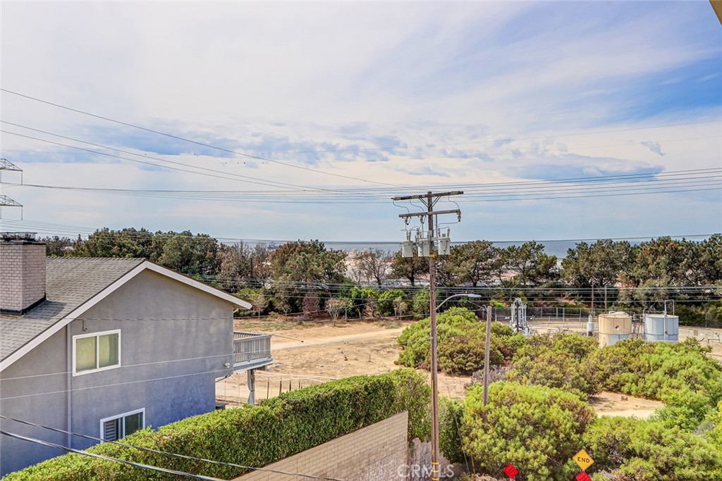 770 West Imperial Avenue, Unit 87 El Segundo, CA 90245 - Photo 1 of 29 a view of a houses with a yard and plants
