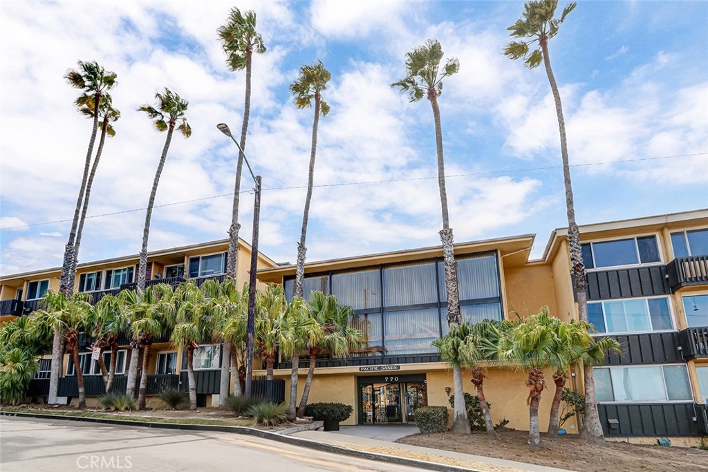 770 West Imperial Avenue, Unit 87 El Segundo, CA 90245 - Photo 20 of 29 a front view of a building with street view and plants