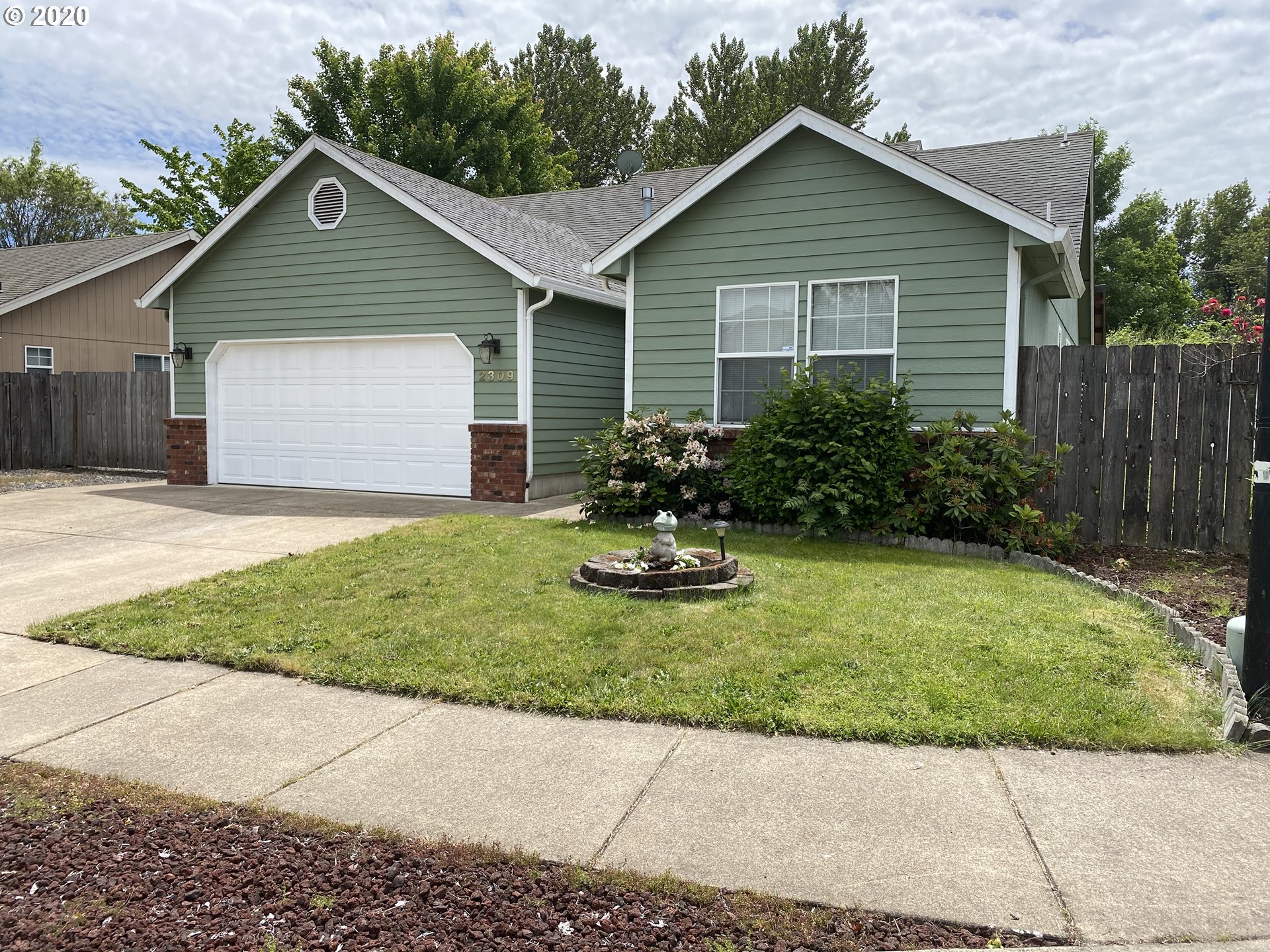 2309 Sony Loop Eugene, OR 97404 - Photo 1 of 31 Gallery Image 1