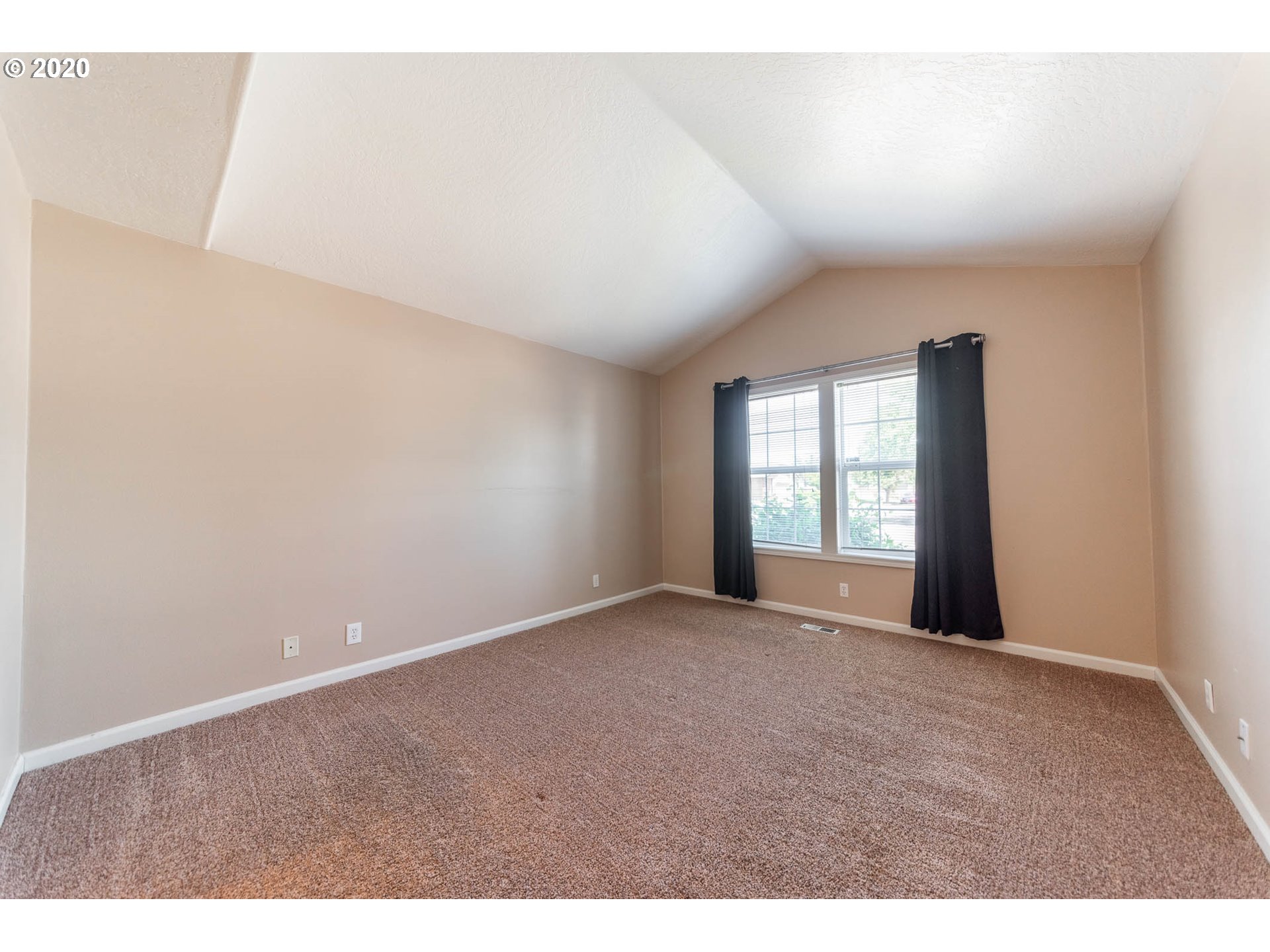 2309 Sony Loop Eugene, OR 97404 - Photo 3 of 31 Gallery Image 3