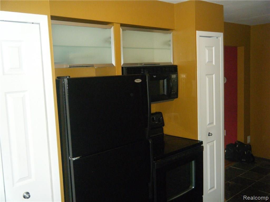 807 West Maple Road Clawson, MI 48017 - Photo 5 of 9