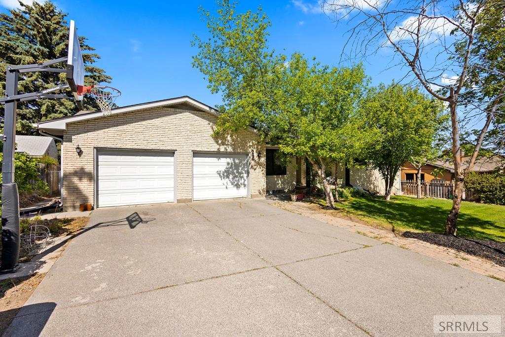 230 Apache Avenue Rexburg, ID 83440 - Photo 1 of 39 Main View