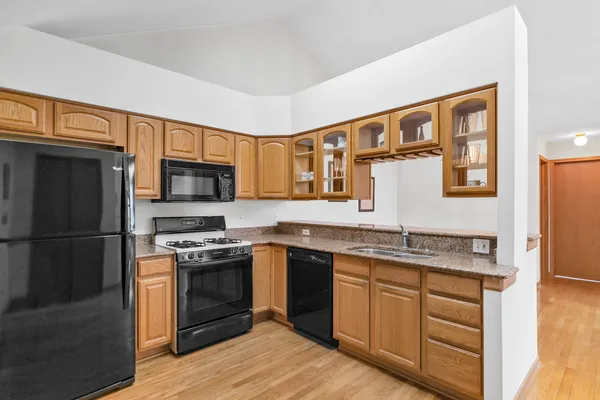 $399,000 | 144 Canterbury Court, Bloomingdale, IL 60108