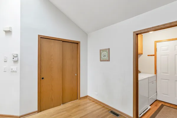 $399,000 | 144 Canterbury Court, Bloomingdale, IL 60108