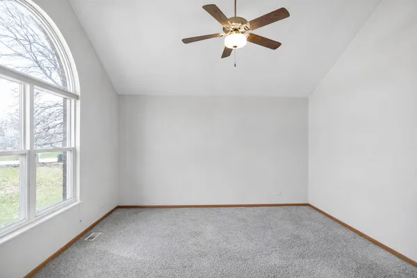 $399,000 | 144 Canterbury Court, Bloomingdale, IL 60108