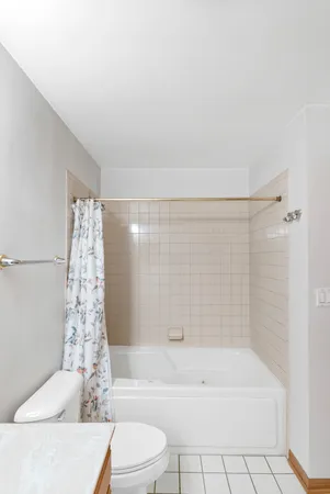 $399,000 | 144 Canterbury Court, Bloomingdale, IL 60108