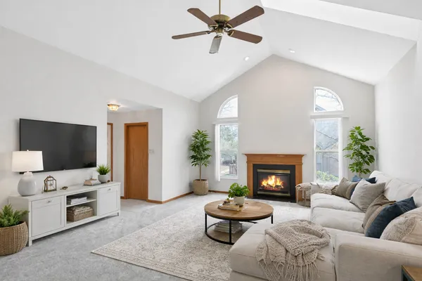 $399,000 | 144 Canterbury Court, Bloomingdale, IL 60108