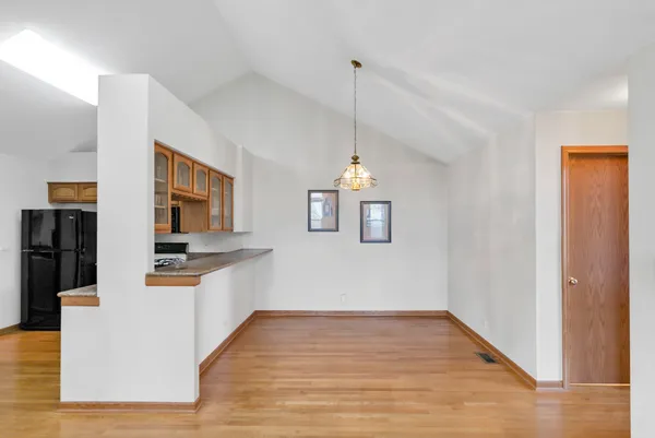 $399,000 | 144 Canterbury Court, Bloomingdale, IL 60108