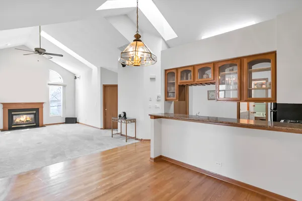 $399,000 | 144 Canterbury Court, Bloomingdale, IL 60108