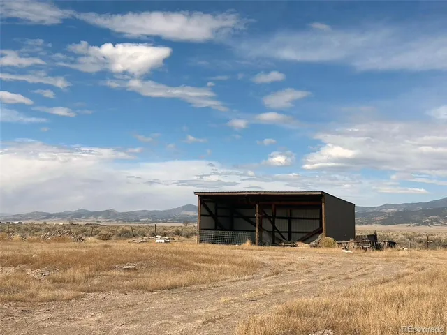 a view of a dry yard