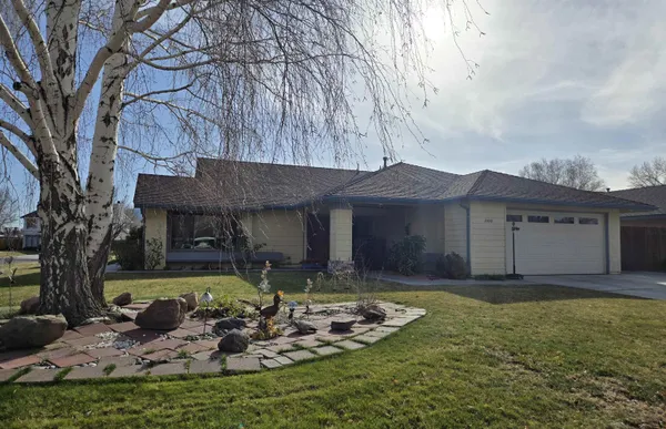 a view of a house with backyard and sitting area