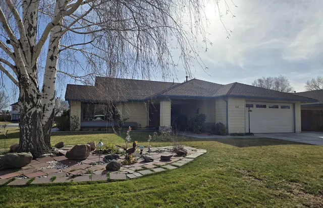 $669,900 | 2428 Choctaw Drive, Unit 10, Bishop, CA 93514