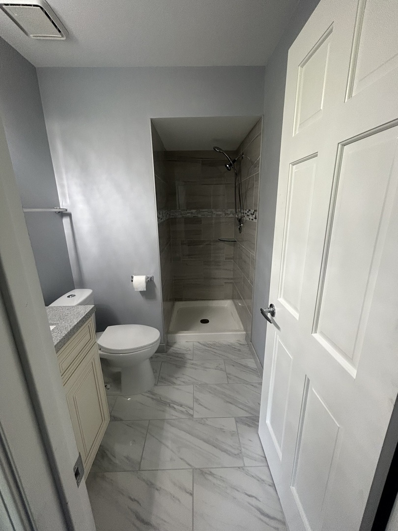 32-w320 Montgomery Road Aurora, IL 60504 - Photo 23 of 37 a bathroom with a toilet and a shower