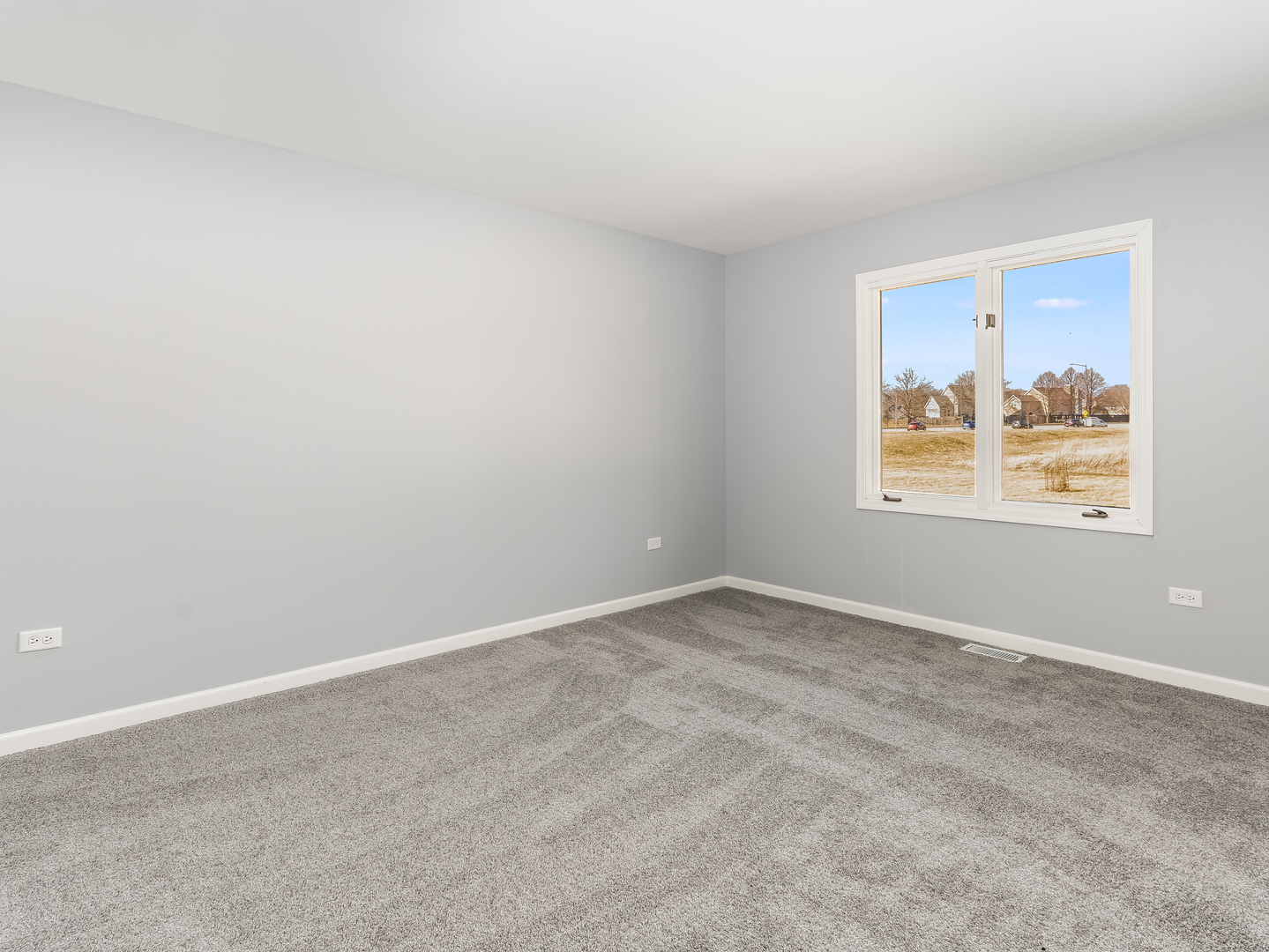 32-w320 Montgomery Road Aurora, IL 60504 - Photo 26 of 37 a view of an empty room with a window