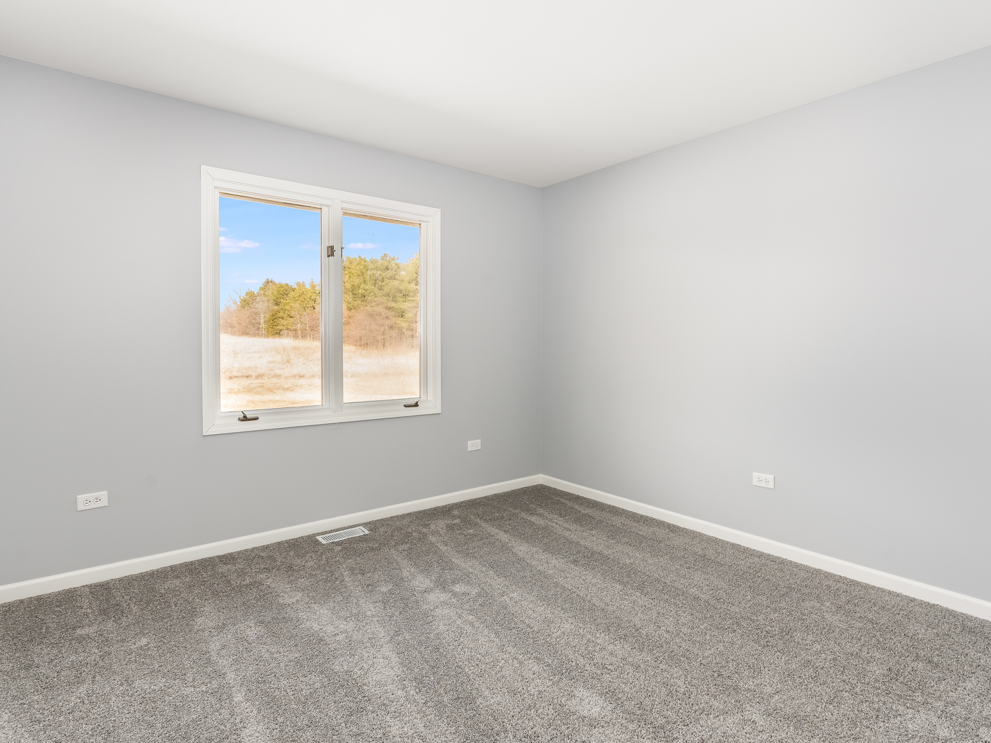 32-w320 Montgomery Road Aurora, IL 60504 - Photo 27 of 37 a view of an empty room with a window