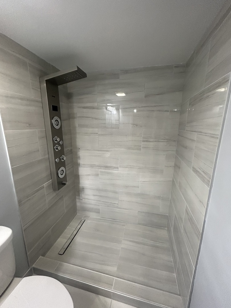 32-w320 Montgomery Road Aurora, IL 60504 - Photo 32 of 37 a bathroom with a toilet and shower