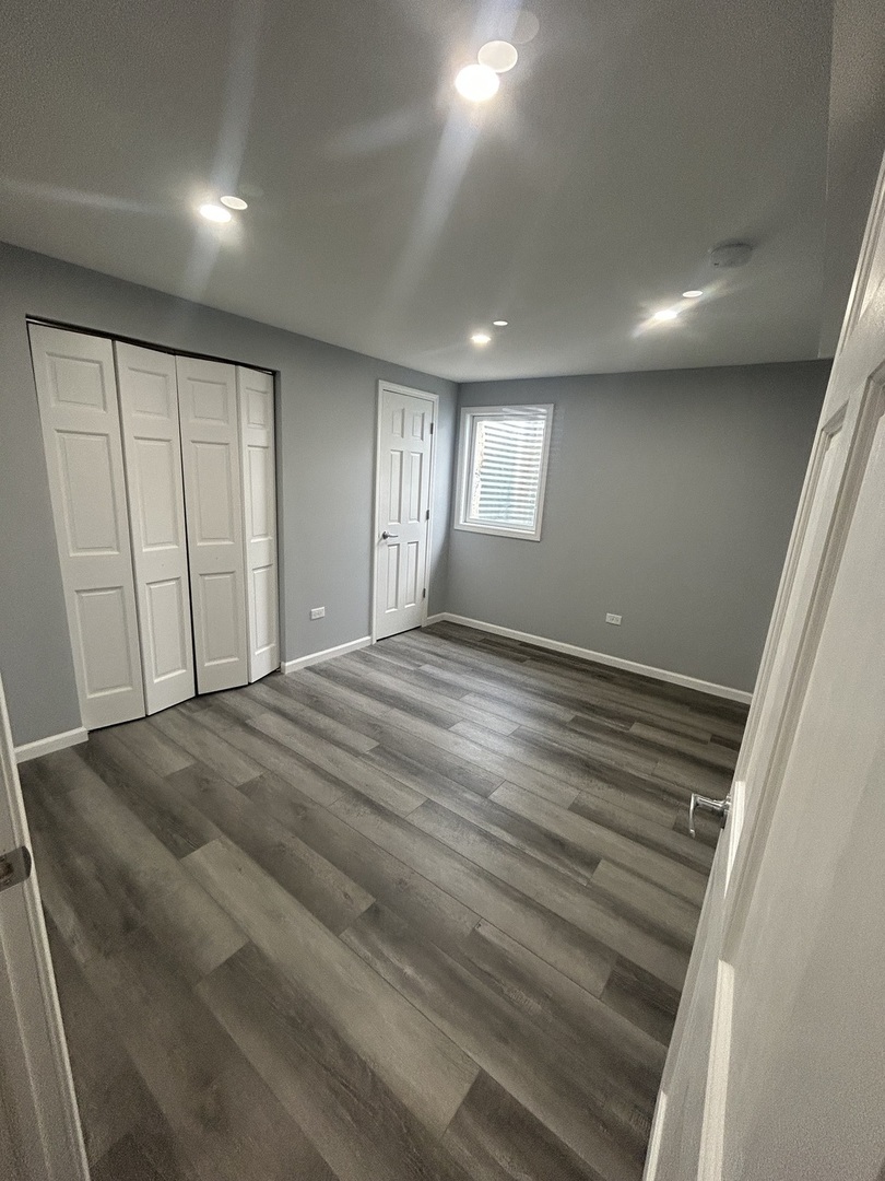 32-w320 Montgomery Road Aurora, IL 60504 - Photo 35 of 37 an empty room with windows