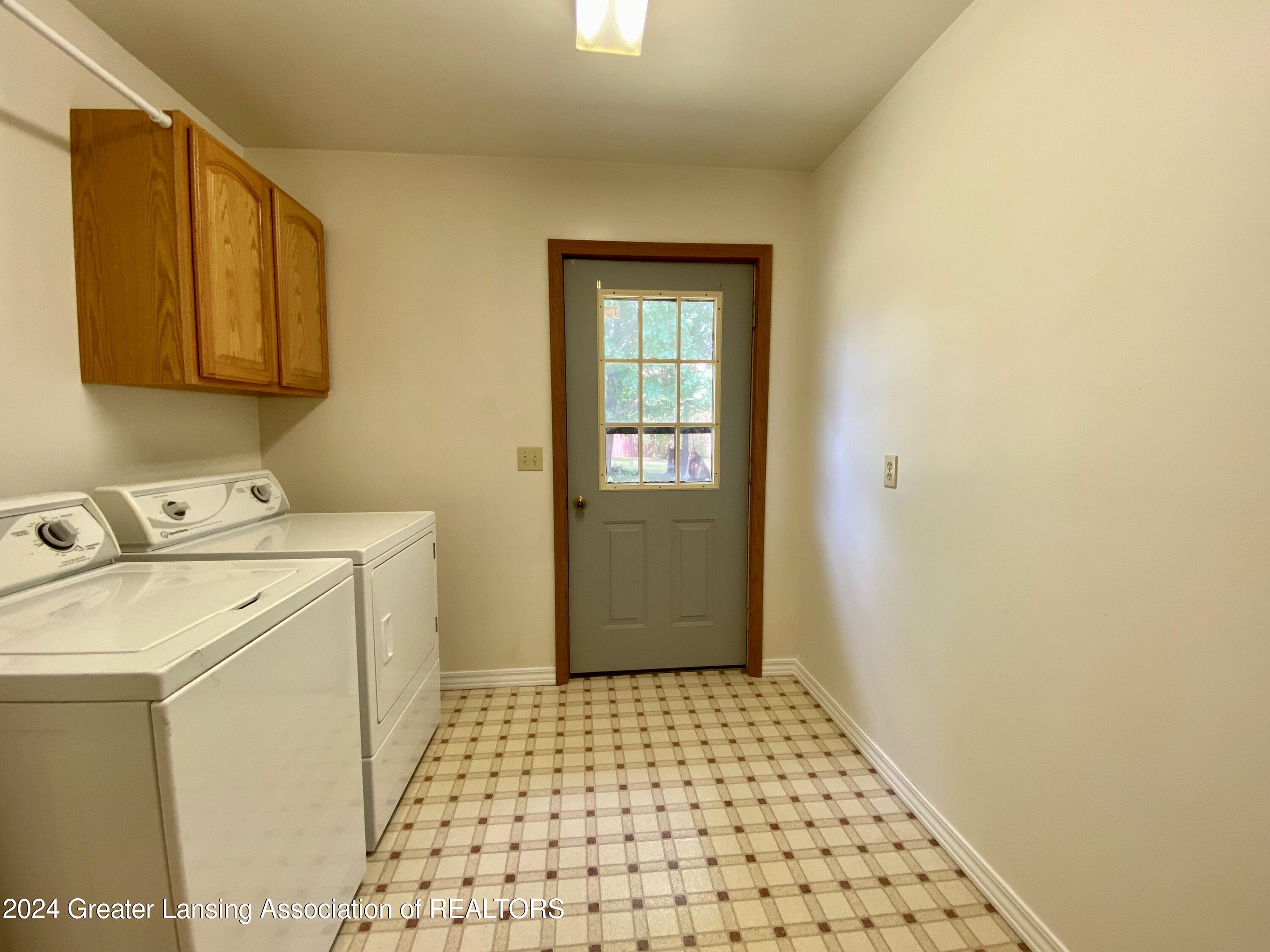 2804 West Kinley Road St. Johns, MI 48879 - Photo 18 of 59 First floor laundry