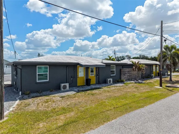 $1,300 | 3412 Clarinda Street, Sarasota, FL 34239