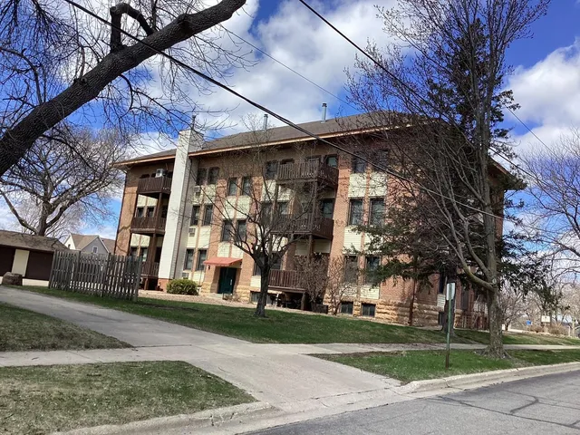 $106,900 | 913 Abbott Street, Unit 203, Albert Lea, MN 56007