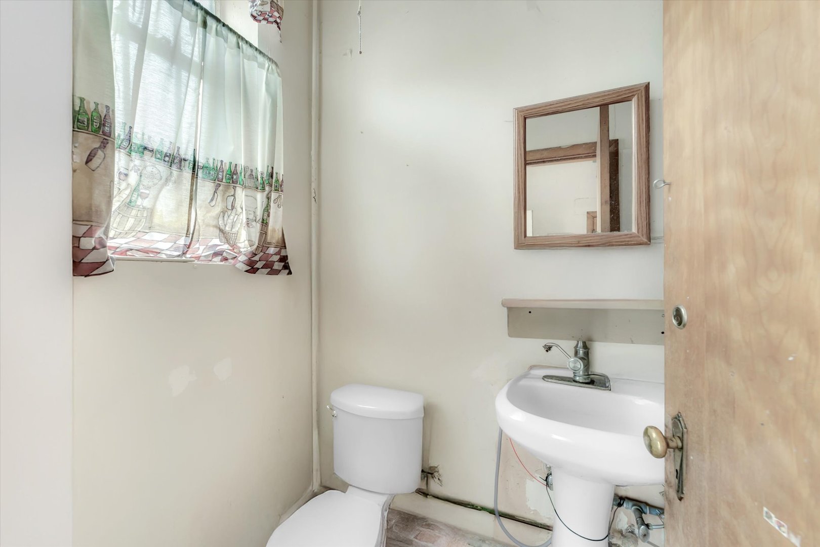 18660 Dixie Highway Homewood, IL 60430 - Photo 12 of 53 a bathroom with a toilet sink and mirror