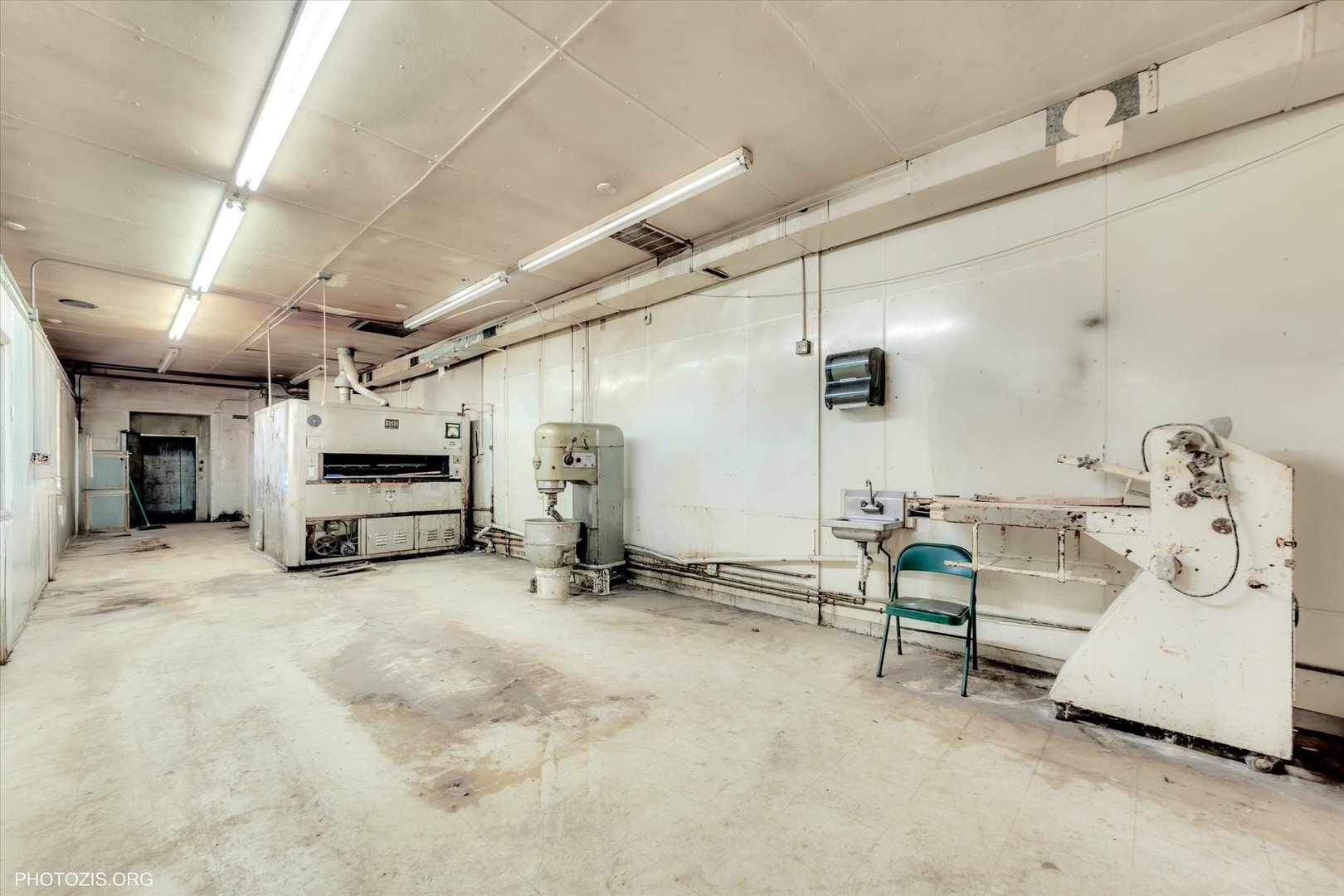 18660 Dixie Highway Homewood, IL 60430 - Photo 30 of 53 a view of a garage with furniture