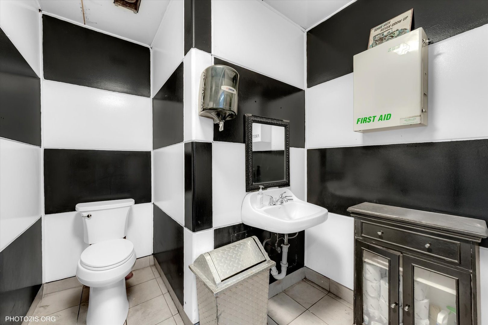 18660 Dixie Highway Homewood, IL 60430 - Photo 38 of 53 a living room with furniture and a flat screen tv