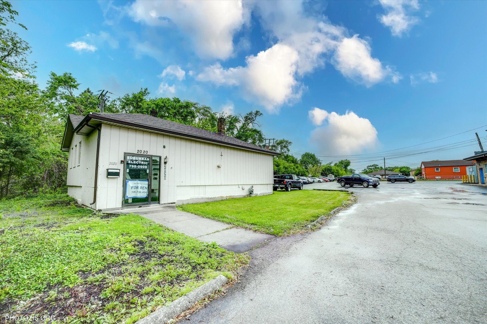 18660 Dixie Highway Homewood, IL 60430 - Photo 41 of 53 a view of a house with backyard and garden