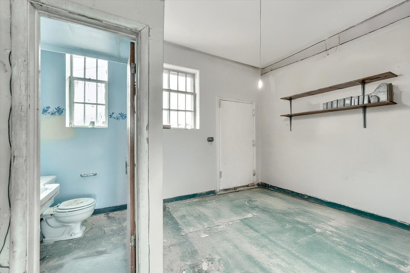 18660 Dixie Highway Homewood, IL 60430 - Photo 47 of 53 a view of bathroom with a toilet
