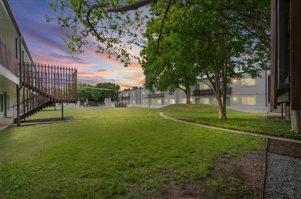 $1,500 | 2200 Dickson Drive, Unit 227, Austin, TX 78704