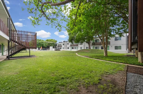 $1,500 | 2200 Dickson Drive, Unit 227, Austin, TX 78704