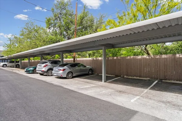 $1,500 | 2200 Dickson Drive, Unit 227, Austin, TX 78704