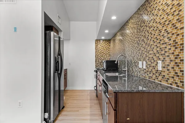 $1,500 | 2200 Dickson Drive, Unit 227, Austin, TX 78704