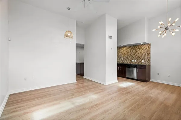 $1,500 | 2200 Dickson Drive, Unit 227, Austin, TX 78704