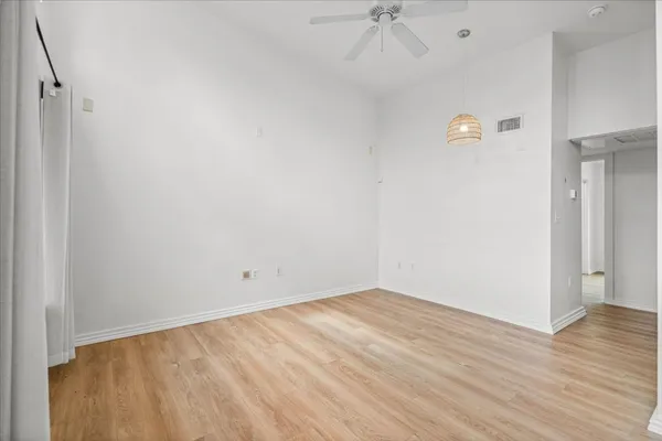 $1,500 | 2200 Dickson Drive, Unit 227, Austin, TX 78704