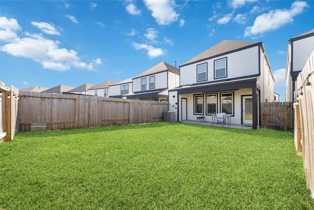 a view of a house with backyard and porch