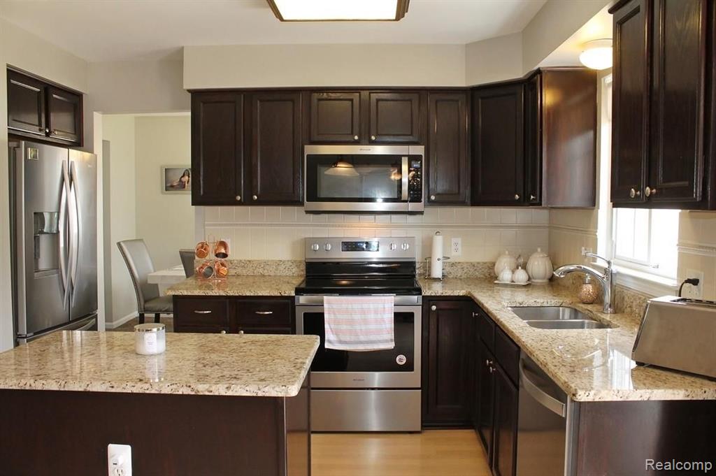 3381 Riverside Court Canton, MI 48188 - Photo 9 of 68