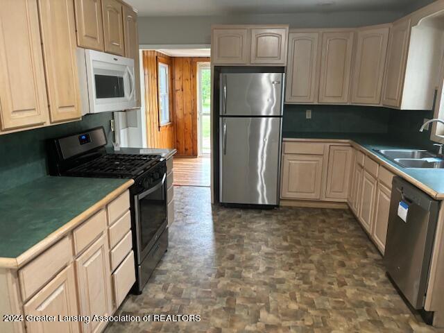 807 North Union Road Ithaca, MI 48847 - Photo 7 of 14 IMG_5213
