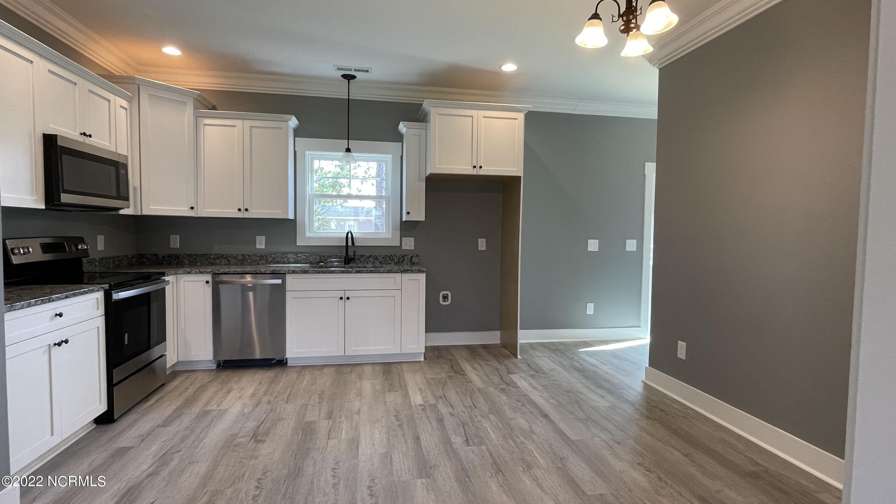 340 Inverness Drive Hubert, NC 28539 - Photo 3 of 48 Kitchen